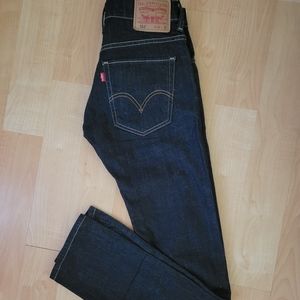 Women's Levi's dark wash jeans